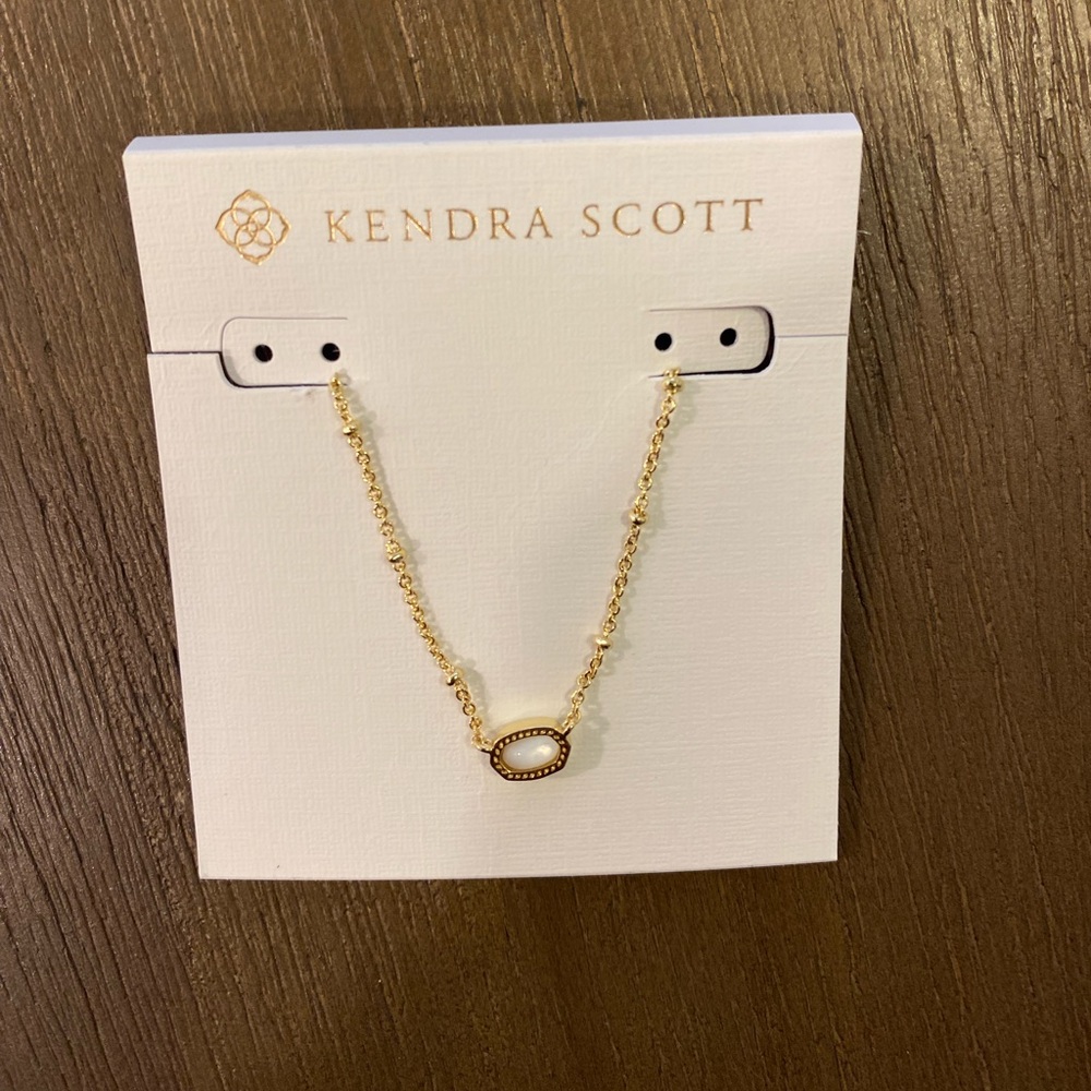 Kendra Scott necklace